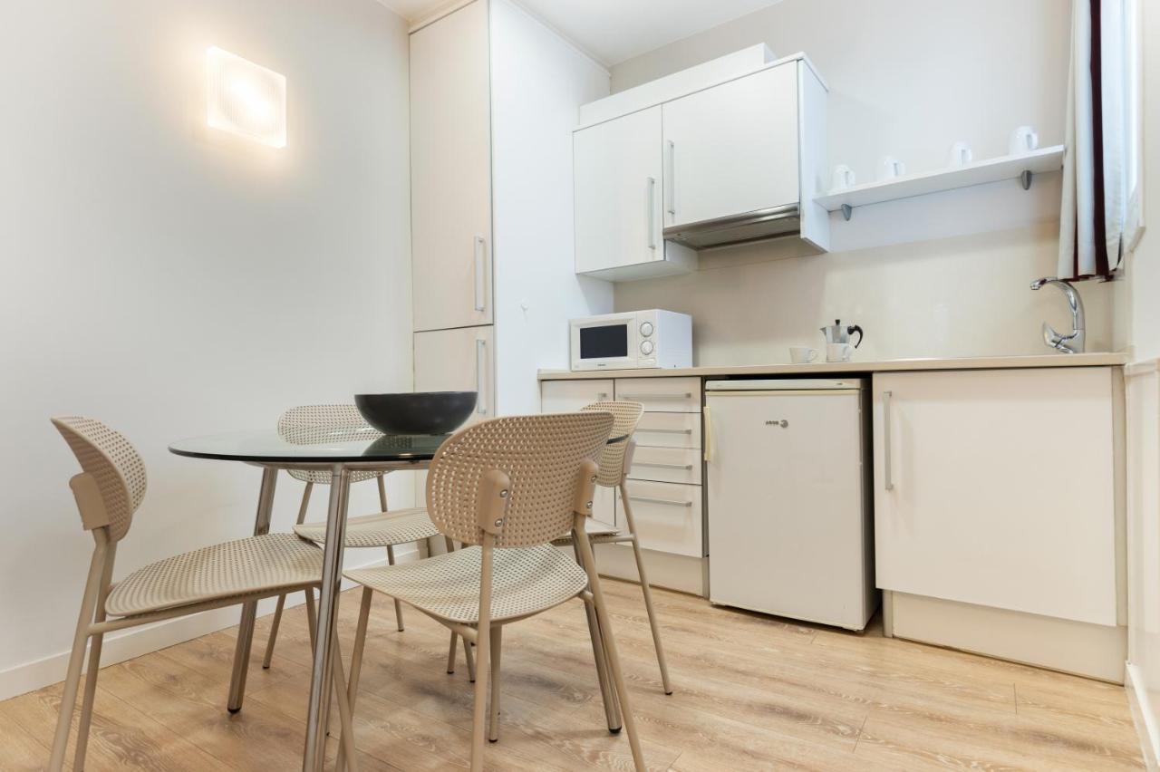 Atica Apartments - By Weflating Барселона Екстериор снимка