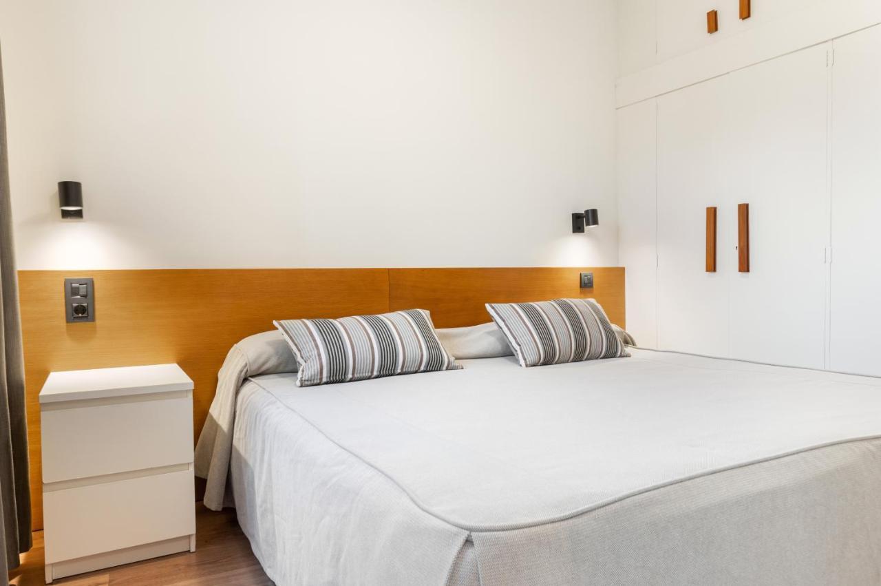 Atica Apartments - By Weflating Барселона Екстериор снимка